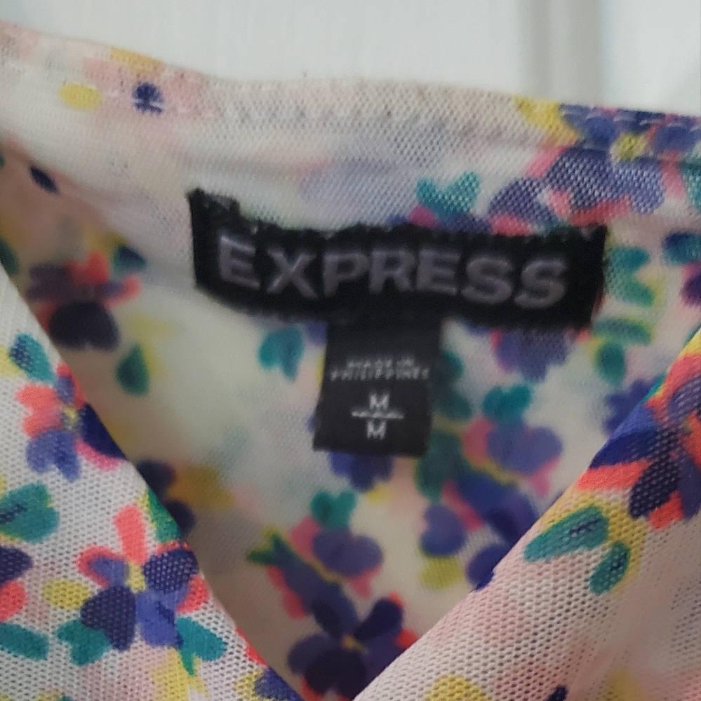 EXPRESS flowy top size Medium